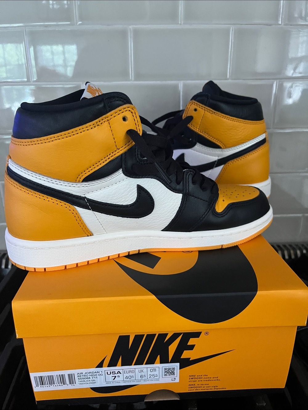 Nike Air Jordan 1 Mid - Black/Yellow/White